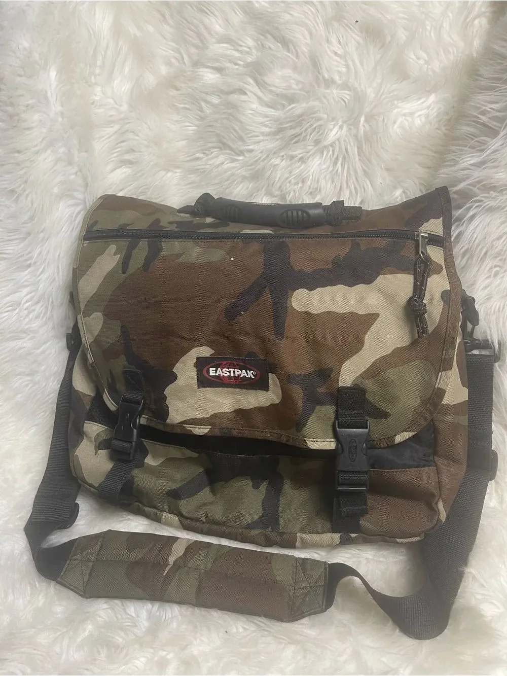 Eastpak Camo Messenger Bag in Green ,Brown & Brown padded laptop compartment.